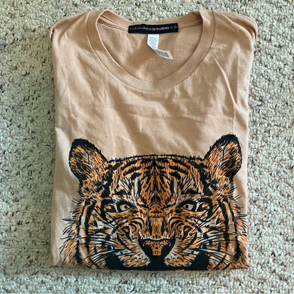 LULUSIMON STUDIO Graphic Tee